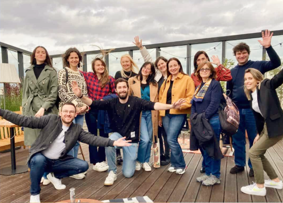 Mama Shelter Paris, premier partenaire de l’UIMA, facilite l’insertion des réfugiés ukrainiens avec des formations en hôtellerie-restauration.